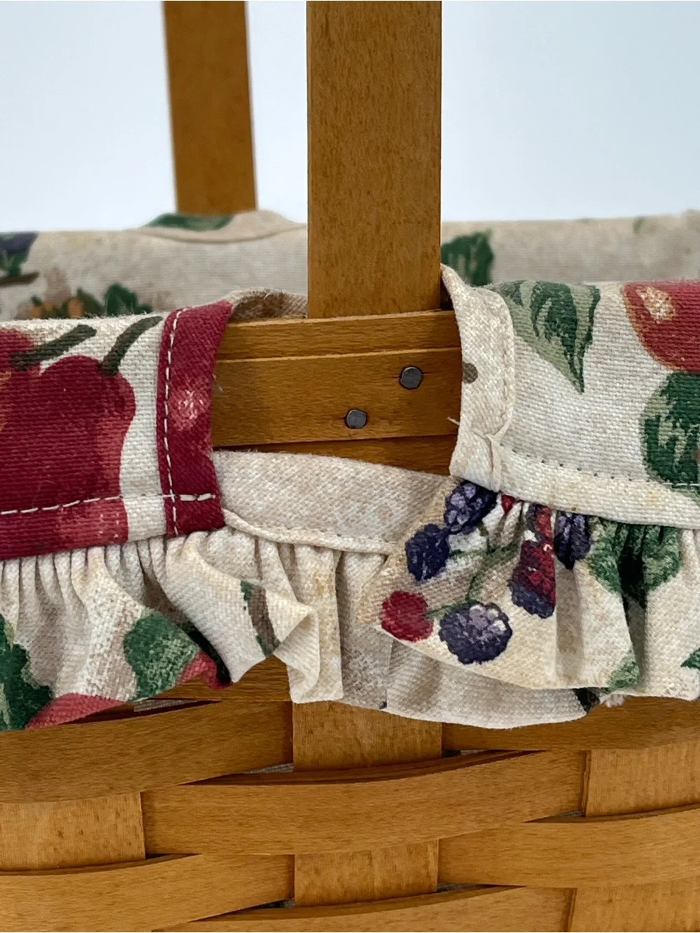 Longaberger Medium Fabric lined Fruit Basket ruffle handle 1998 vintage